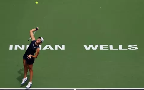 Swiatek easily wins at Indian Wells