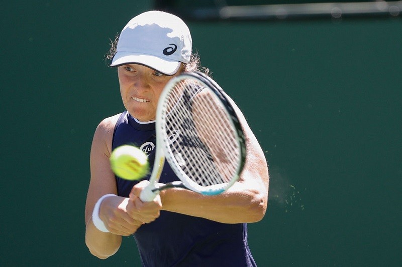 Iga Swiatek rolls into 3rd round at Indian Wells