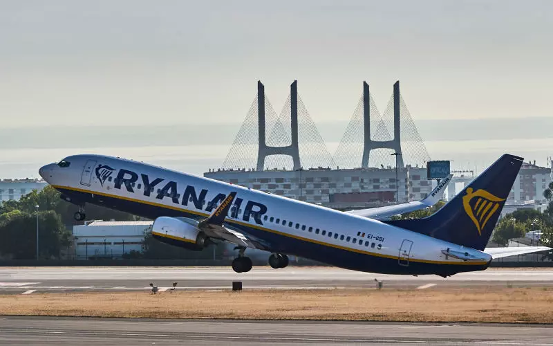 Ryanair "odgrywa się" na pasażerach, którym refundował loty