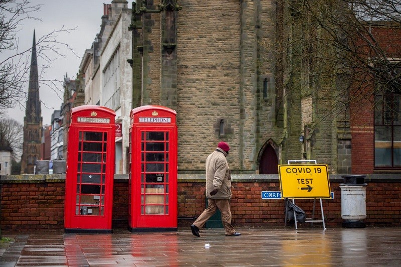 UK records highest daily Covid cases since July with 42,776 more infections
