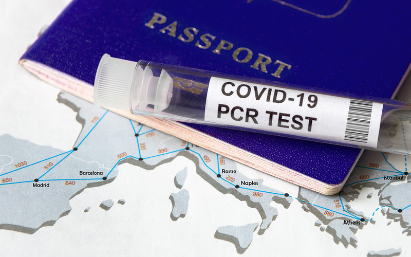 Zaszczepieni po przyjeździe do Anglii będą mogli robić szybkie testy zamiast PCR