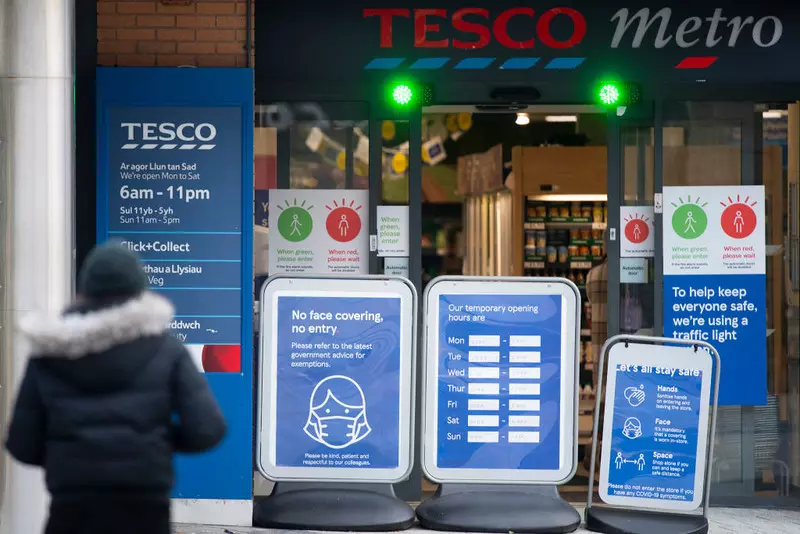 Tesco to check every customer’s shopping at self-checkout to stop thieves