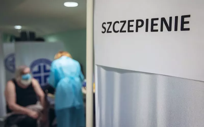 Ponad 19,7 mln osób w Polsce jest w pełni zaszczepionych przeciw COVID-19