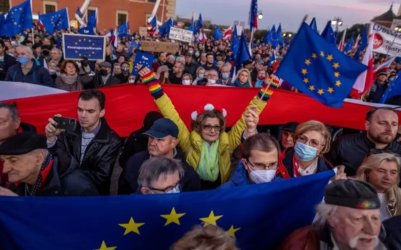 Sondaż: Ponad 40 proc. Polaków chce referendum w sprawie dalszej obecności w UE