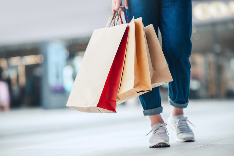 Bloomberg: Consumers take their time to spend the money saved by the pandemic