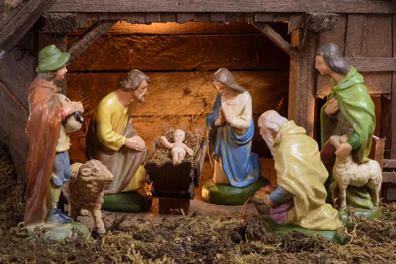 Italy: At the Nativity scene in Naples, the Magi with a Covid-19 pass