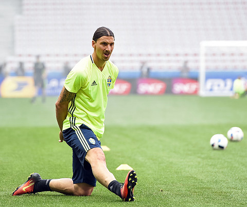 Zlatan Ibrahimovic to retire from international football after Euro 2016