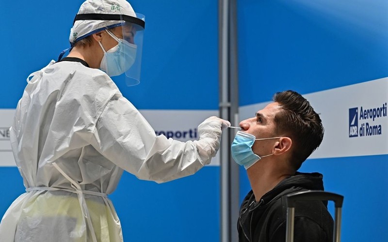 Włochy: Rekord testów na koronawirusa wykonanych jednego dnia