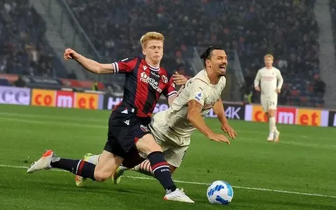 Zlatan Ibrahimovic scores at both ends as Milan go top