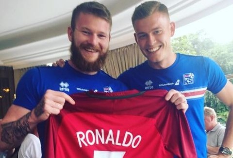 Kapitan reprezentacji Islandii doczekał się koszulki Ronaldo