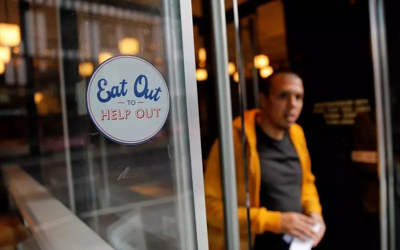 Raport: Program "Eat Out To Help Out" doprowadził do wzrostu zakażeń