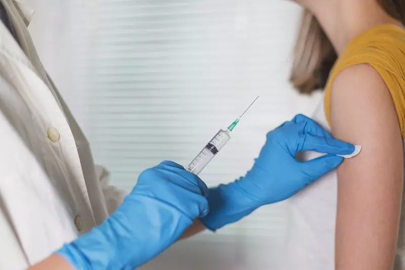 Szwecja: Trzecia dawka szczepionki na Covid-19 dla wszystkich powyżej 16 lat