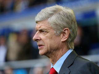 Arsene Wenger hints at Arsenal stay