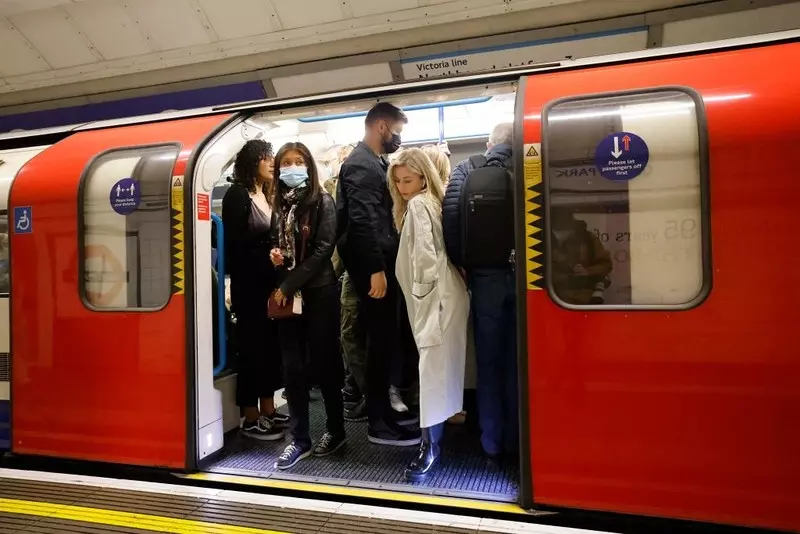Burmistrz Londynu chce przywrócić wymóg noszenia maseczek w transporcie publicznym