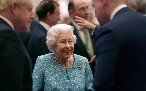 The doctors advised the queen to rest for two more weeks