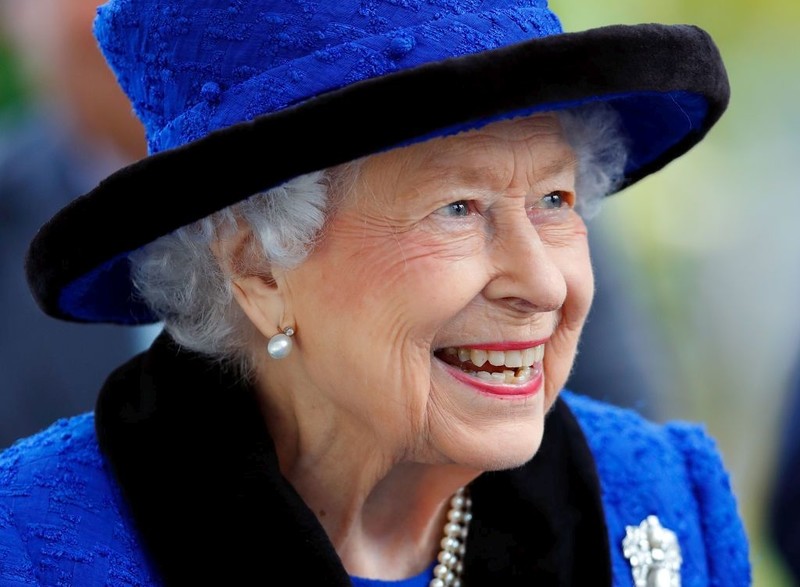 Premier Johnson: Cały kraj życzy królowej dobrze