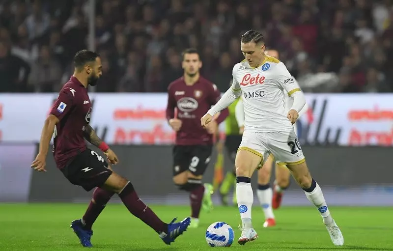 Serie A: Milan i Napoli uciekają rywalom. Zieliński z golem