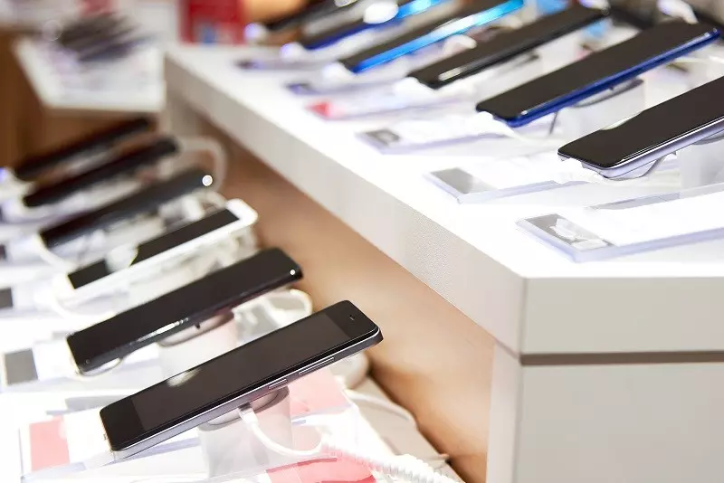 Holandia: Wejście do sklepu z telefonami tylko po użyciu dzwonka