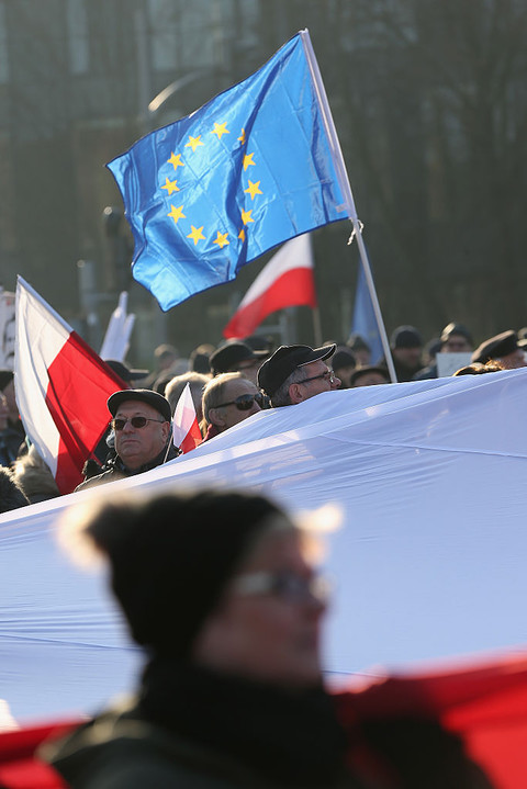 "300 tysięcy Polaków może wrócić do kraju dzięki Brexitowi"