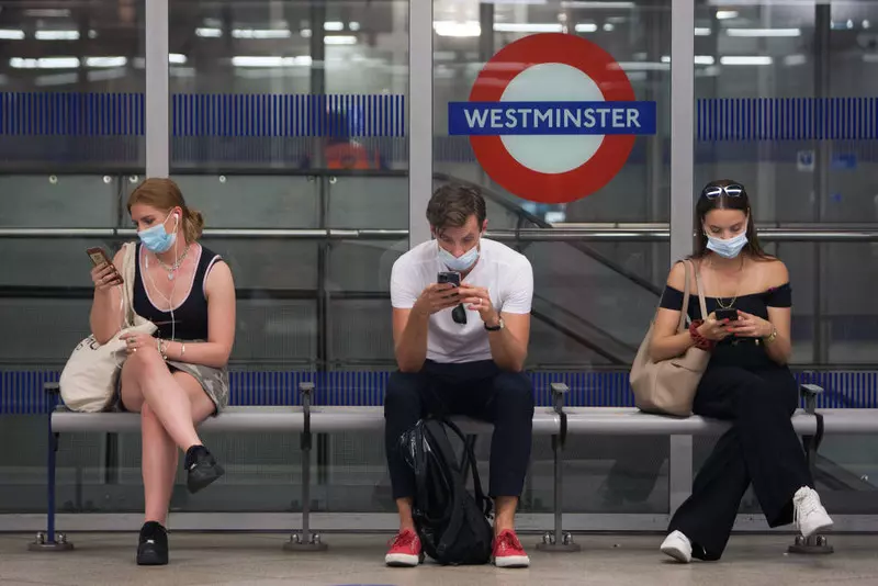Tylko 1 na 66 tys. osób w Londynie nie została wpuszczona do metra za brak maseczki
