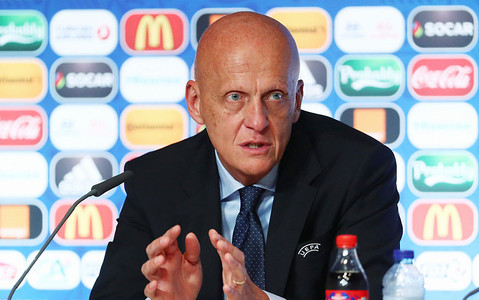 Szef sędziów UEFA: "Bramkarz musi stać na linii przy karnym"