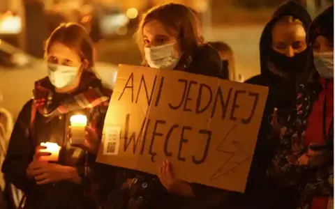 Polish activists protest after woman’s death in wake of strict abortion law