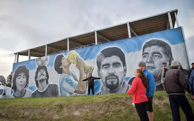 Maradona's parents' house, two BMWs and a letter from Fidel Castro put up for auction