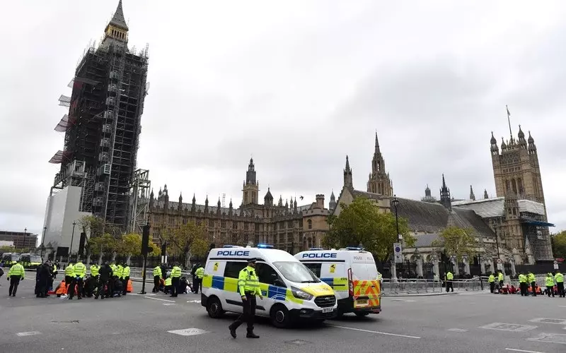 Aktywiści klimatyczni protestowali pod brytyjskim parlamentem