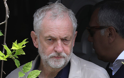 Jeremy Corbyn vows to battle on as Labour leader after 11 of his shadow cabinet quit