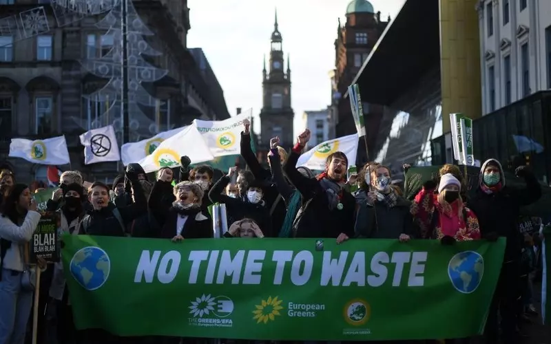 COP26: Dziesiątki tysięcy uczestników protestuje w wielkim marszu klimatycznym w Glasgow