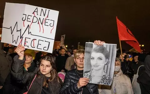 Death of pregnant woman ignites debate about abortion ban in Poland