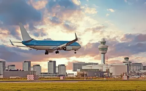 Polish mouth mask refusers removed from plane at Schiphol