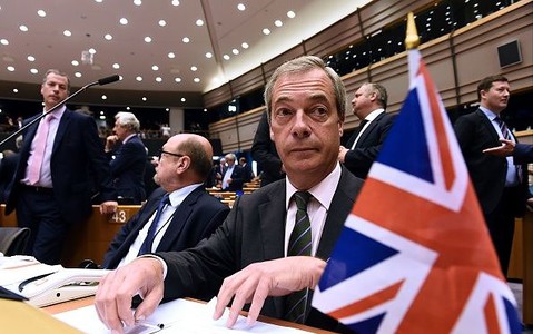 Farage wygwizdany podczas burzliwej debaty w Parlamencie Europejskim