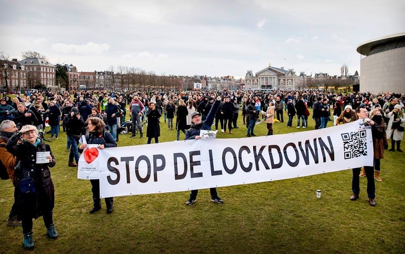 Dutch consider new partial lockdown as coronavirus cases hit record