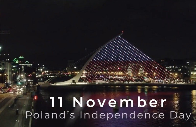 Samuel Beckett Bridge in Dublin lit up in Polish national colours 