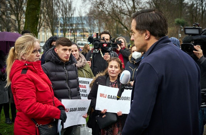 Holandia: Ofiary "afery zasiłkowej" domagają się zwrotu pieniędzy