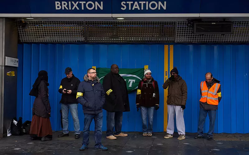 Londyn: Pracownicy metra planują serię strajków przed świętami