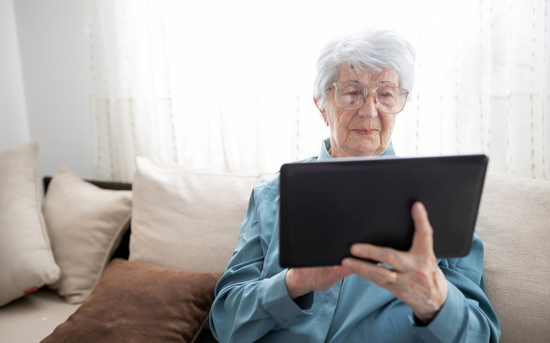 Research: Only 3 in 10 Polish seniors use the Internet