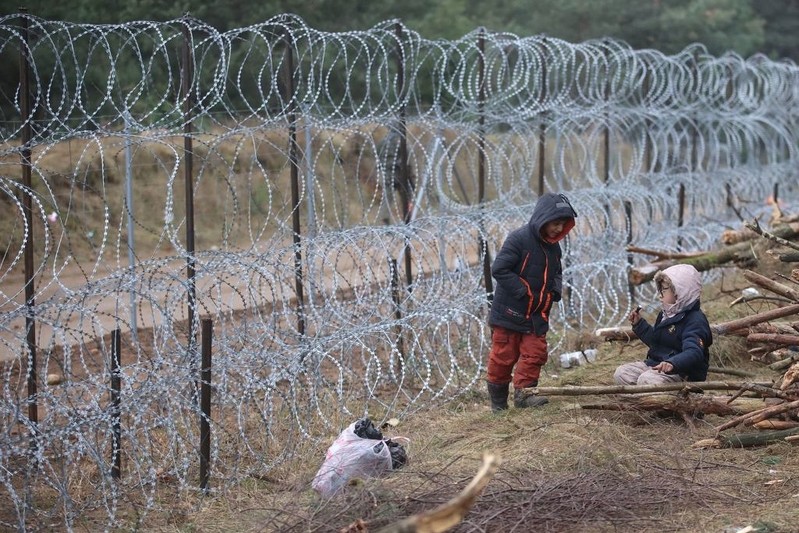 Niemcy nie wyślą do Polski autobusów po migrantów. "To niebezpieczna plotka"