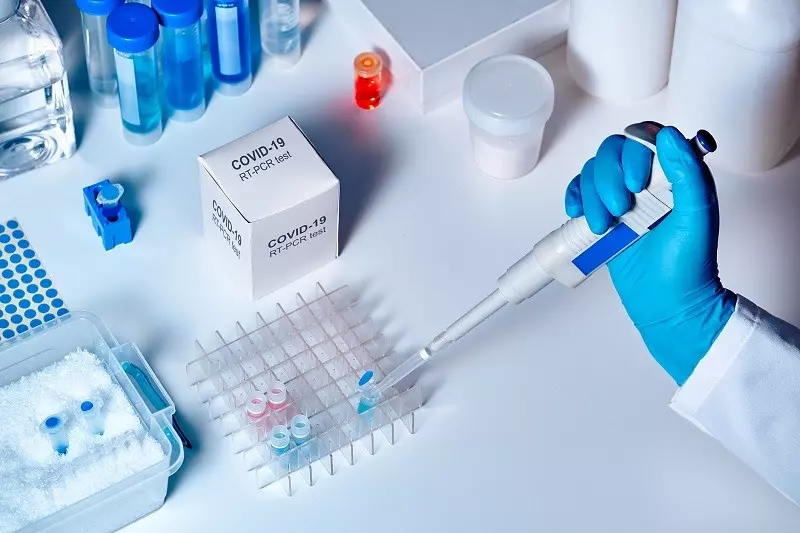 UK: Testy szczepionki, która ma dawać wieloletnią odporność na Covid-19