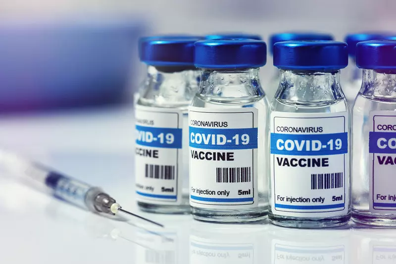 UK: Trzecia dawka szczepionki przeciw Covid-19 także dla 40-49-latków