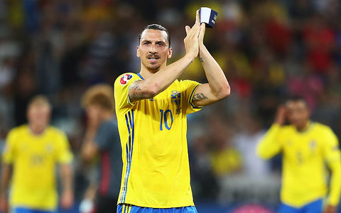 Zlatan Ibrahimovic announces he will join Manchester United 