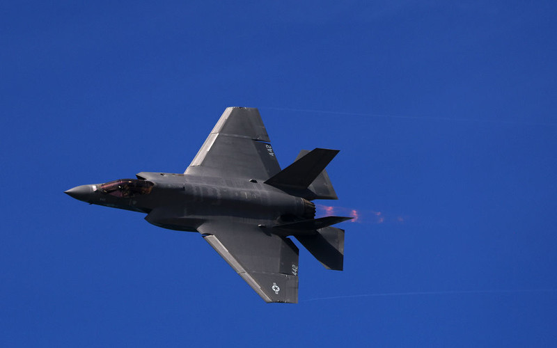 Katastrofa brytyjskiego F-35 na Morzu Śródziemnym. Pilot zdołał się katapultować