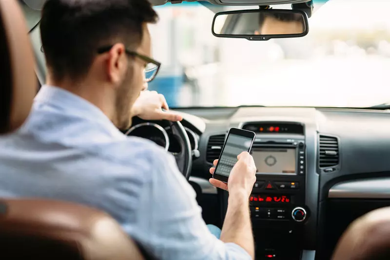 UK: Kierowcy nie będą mogli używać urządzeń mobilnych podczas jazdy