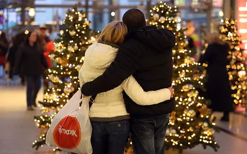 Early Christmas shopping lifts retail sales in October