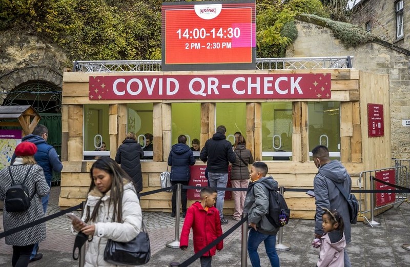 Holandia: Policja zamyka strony internetowe oferujące możliwość zakażenia się SARS-CoV-2