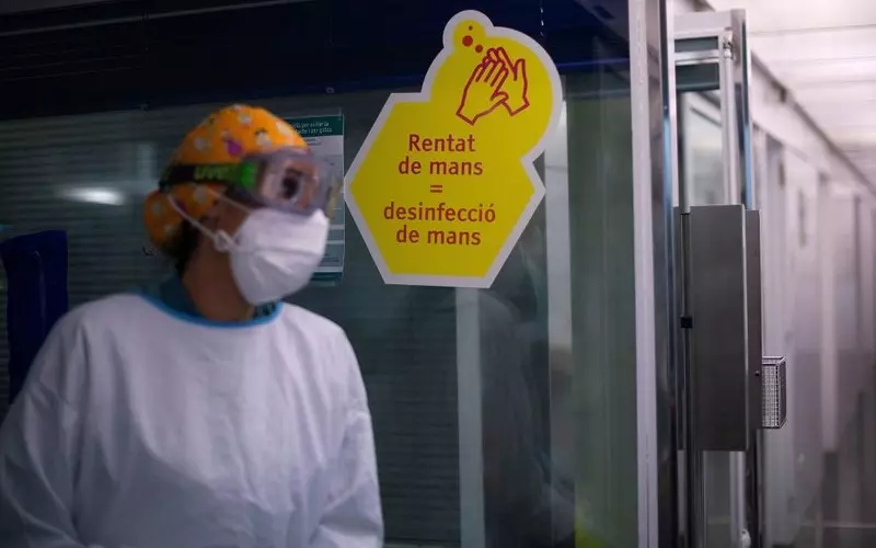 Hiszpania: Ponad 6 tys. dobowych zakażeń. Służby medyczne mówią o szóstej fali koronawirusa