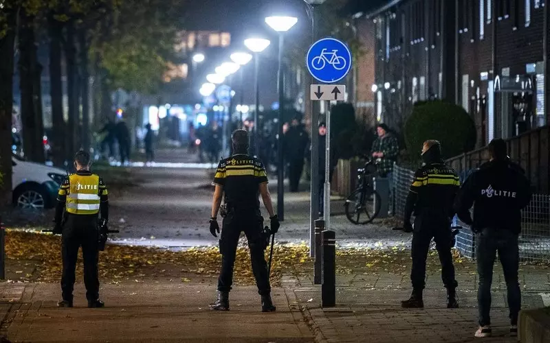 The Netherlands: Night clashes between opponents of the restrictions with the police