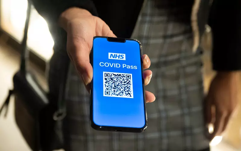 Anglia: Szczepionki przypominające dodane do NHS Covid Pass dla podróżnych