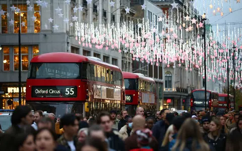 People urged to take a Covid test before Christmas shopping in crowded areas